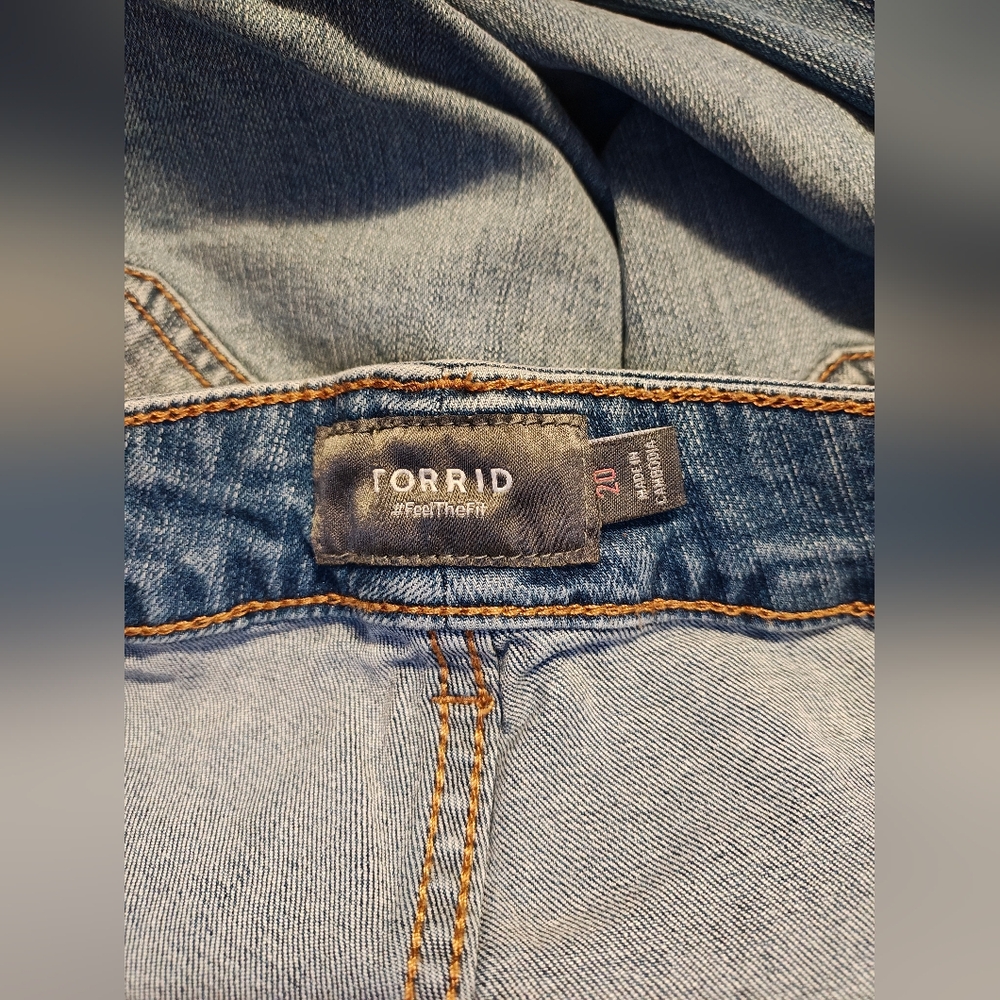Torrid Button Fly Cropped Wide Leg Jeans Size 20 - Picture 9 of 12